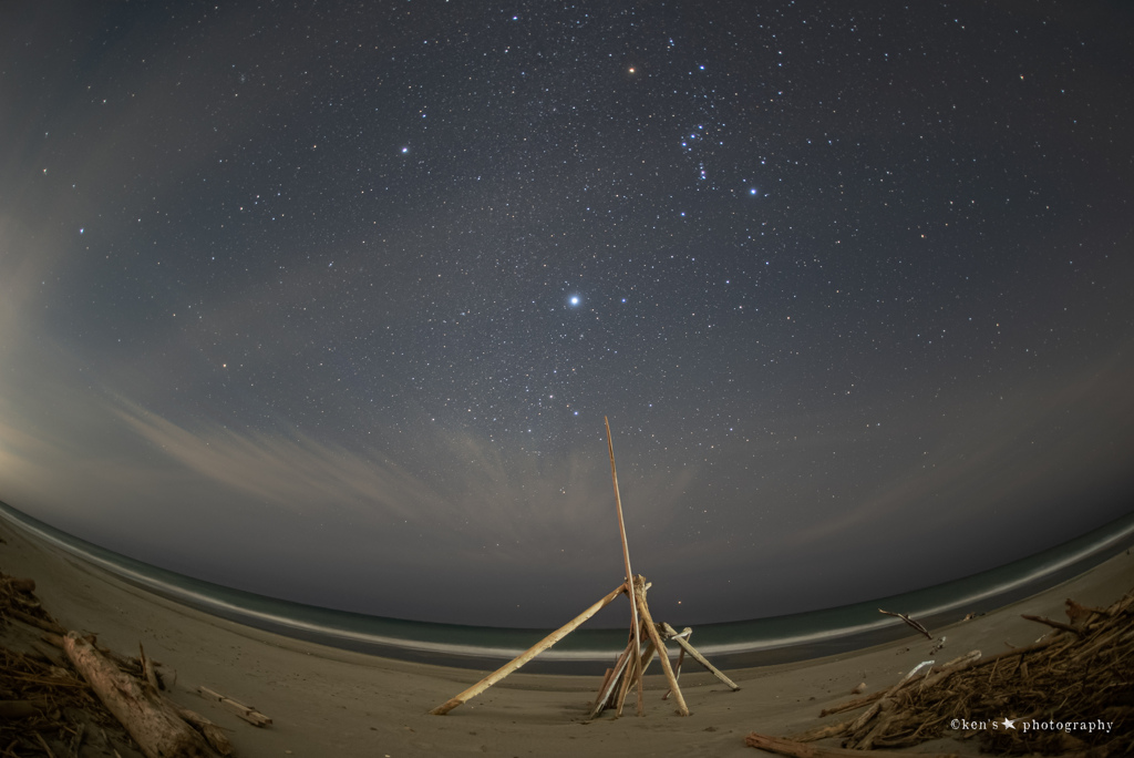 秋宙に 星を貫く 矢倉かな