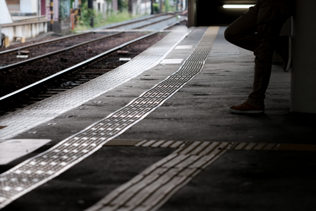 電車を待つ間