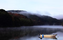 早朝の湖