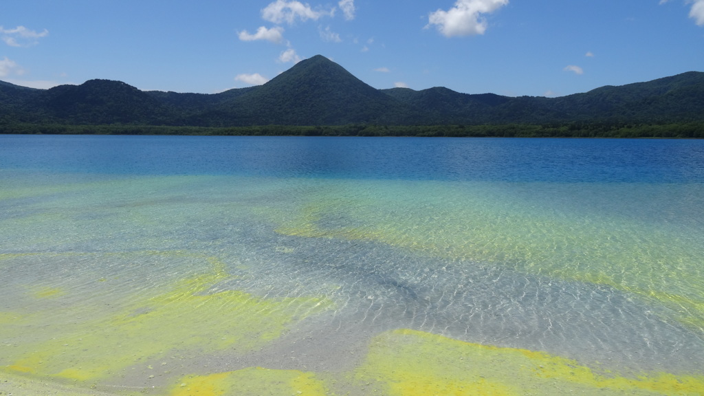 霊場の湖水