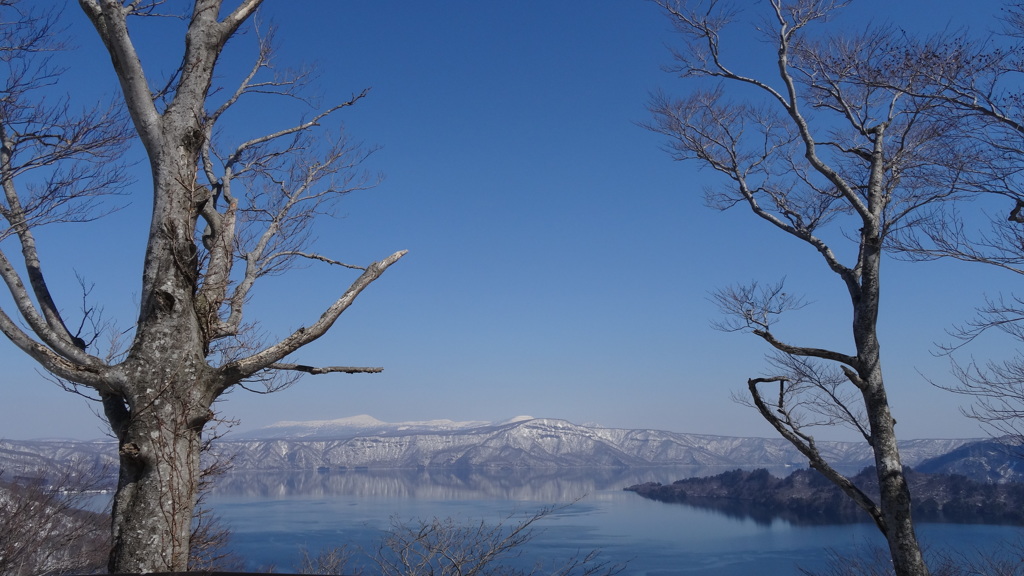 青と蒼の十和田湖