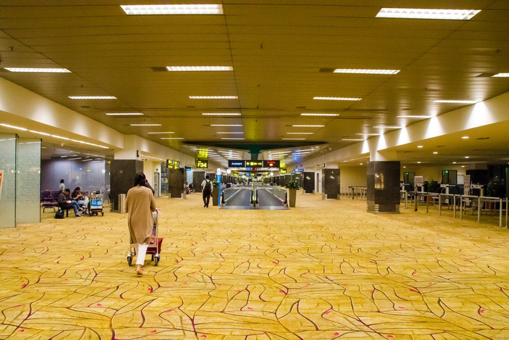 休暇明けの空港2