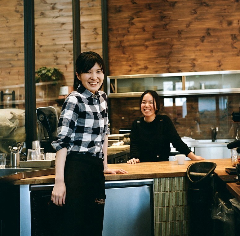 接客するお嬢さん達