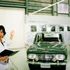 美女とクラシックカー