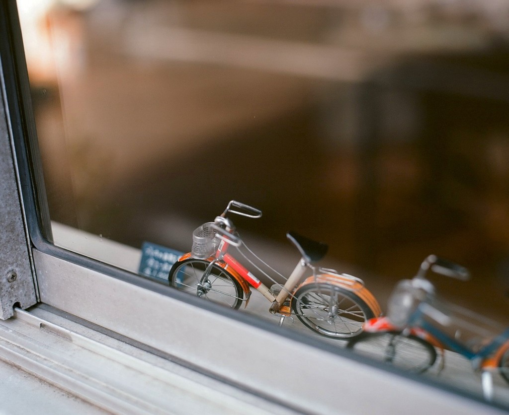 窓際サイクリング