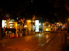 夜のサンフランシスコの停車場