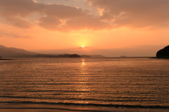 熊本県上天草市　パールサンビーチ（樋合海水浴場）の夕日
