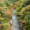 秋色に染まり始める奥多摩渓谷
