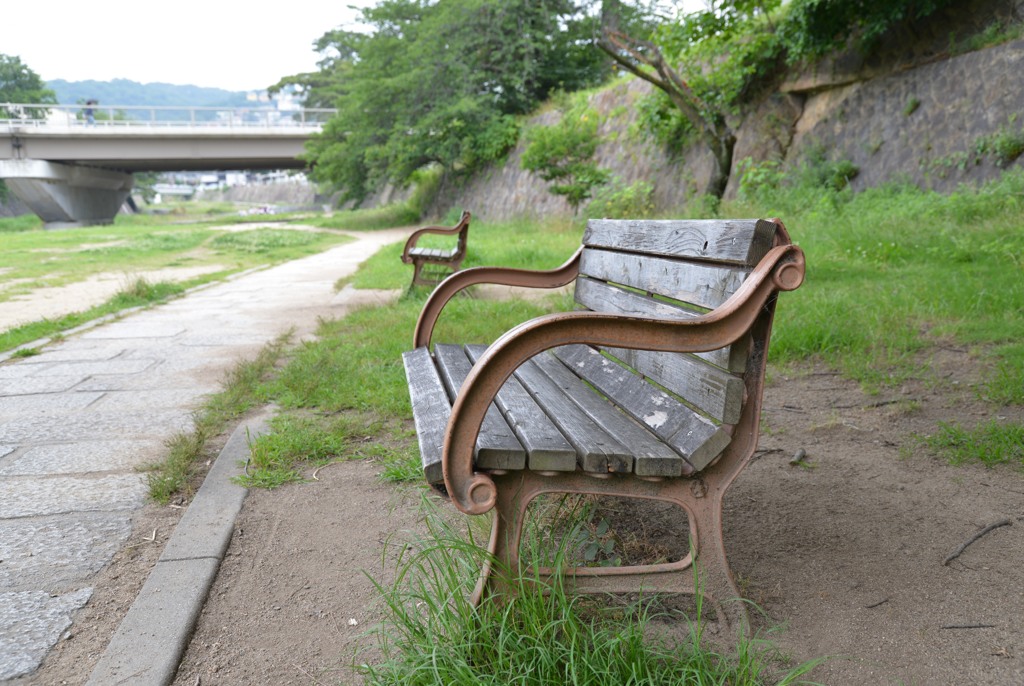 川原のベンチ③