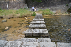 川を渡る③