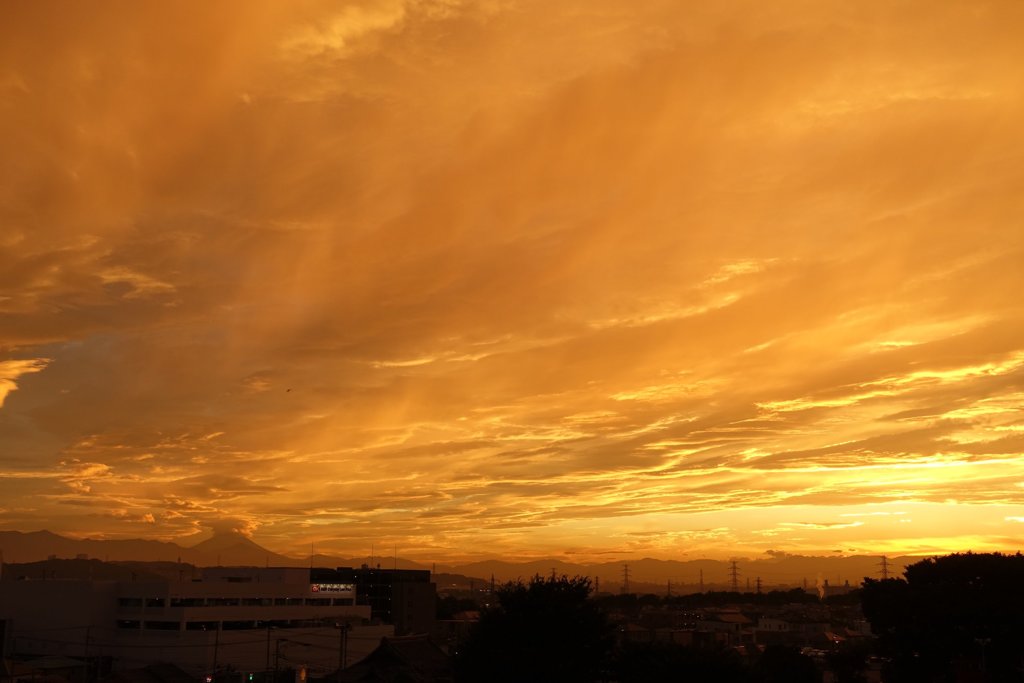 笠雲富士と夕陽