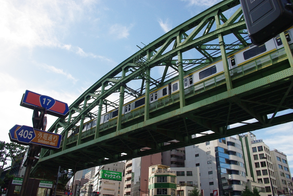 街を渡る総武線