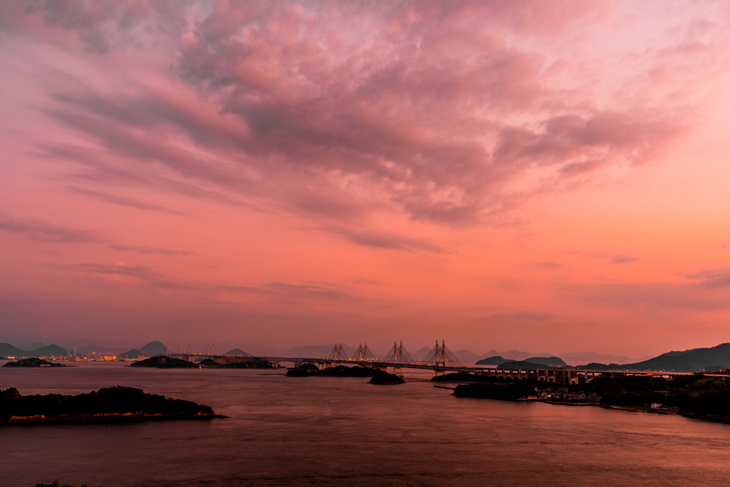 朱に染まる瀬戸大橋