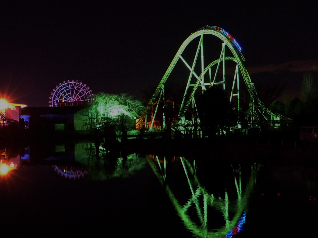 夜の遊園地