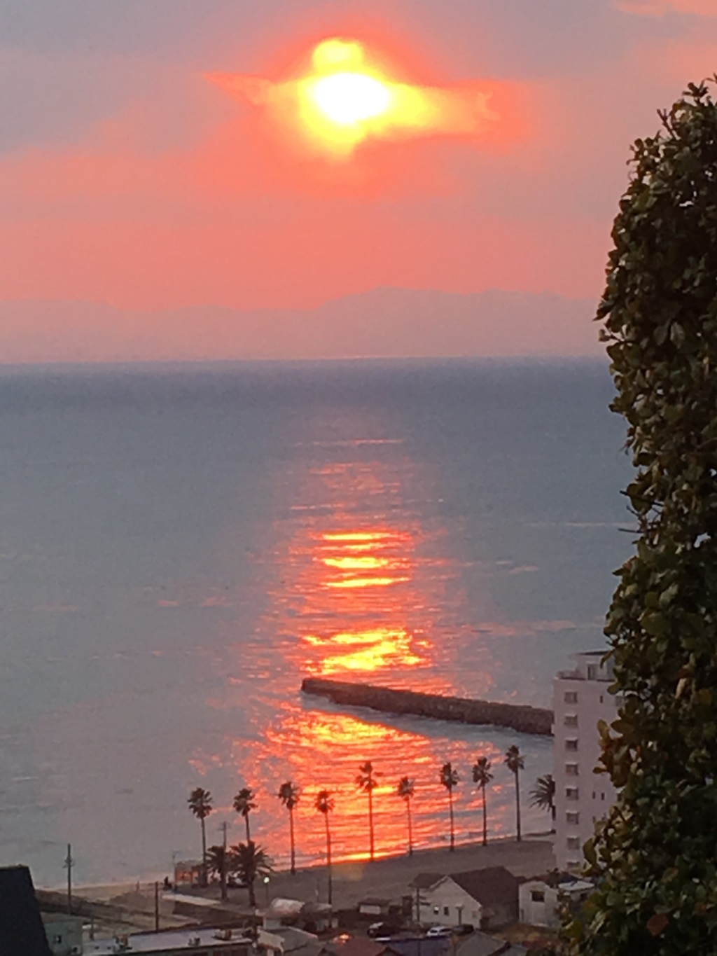 海のしょうげつからの夕陽