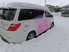 雪に埋もれたAKB－２