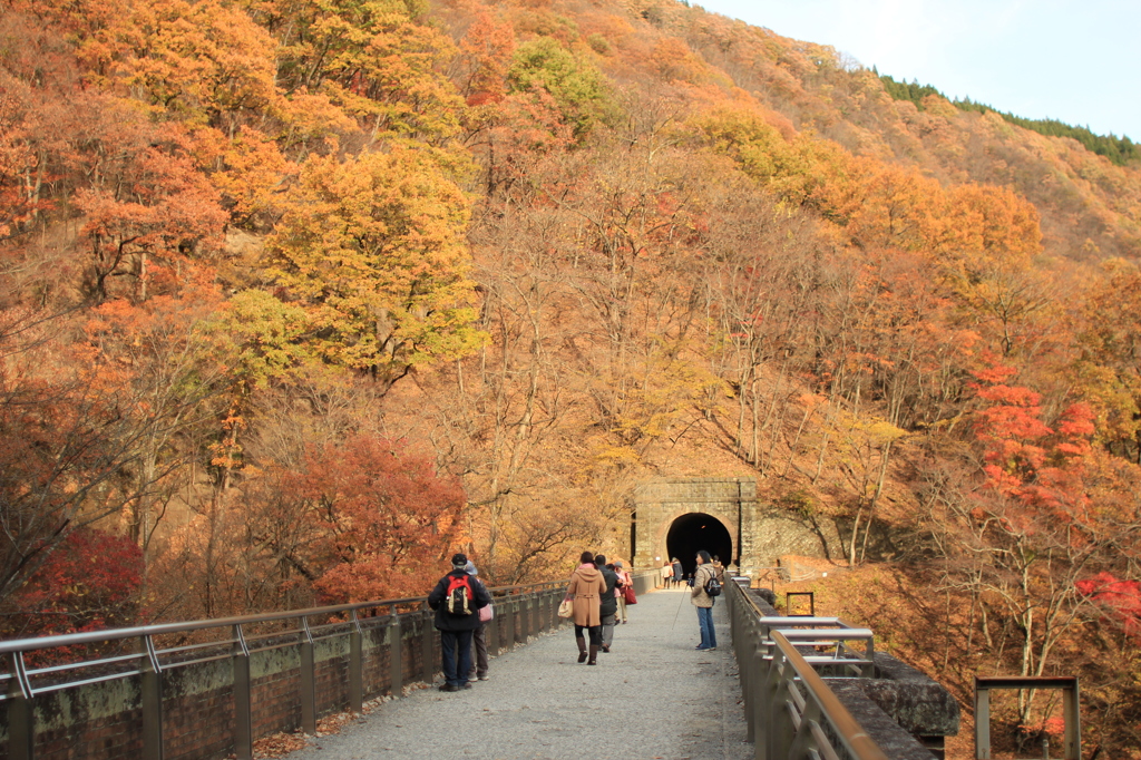 めがね橋の紅葉