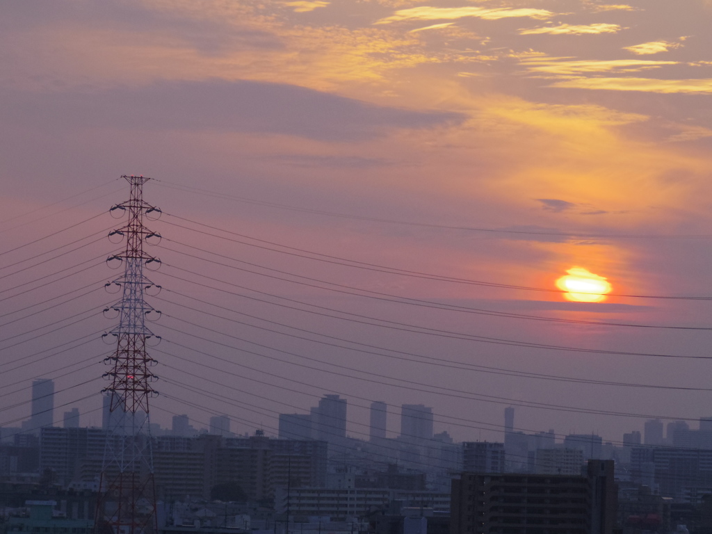 夕日にじむ空