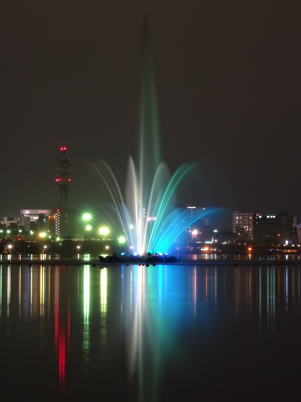 千波湖夜景 噴水