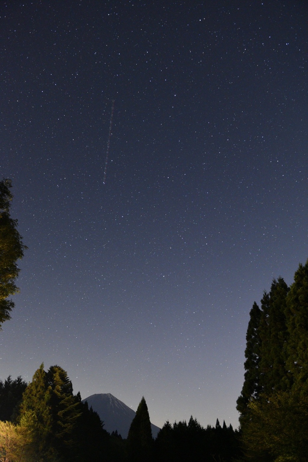キャンプ場にて 初めての星撮影 流れ星が！ no1