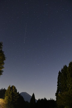キャンプ場にて 初めての星撮影 流れ星が！ no1