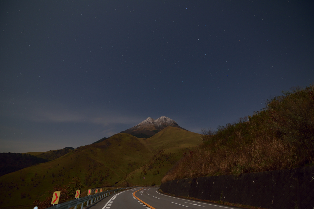 夜の由布岳