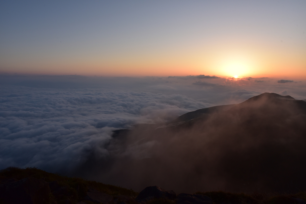 久住山から雲海を望んで