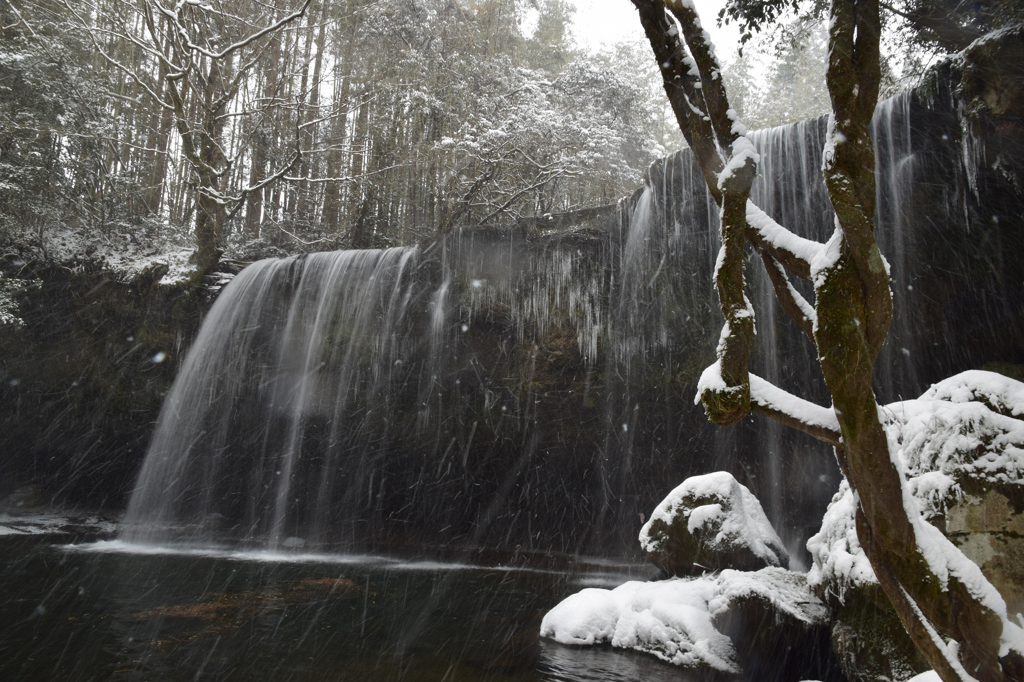 雪の鍋ヶ滝⑥
