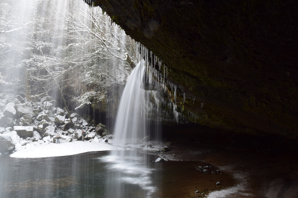 雪の鍋ヶ滝②