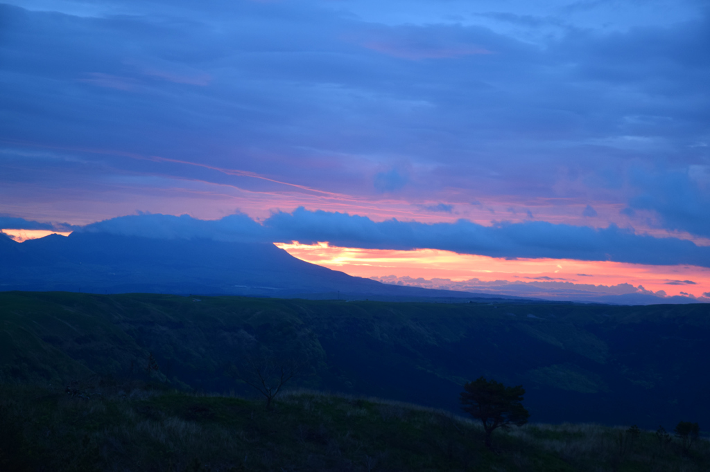 阿蘇の夜明け