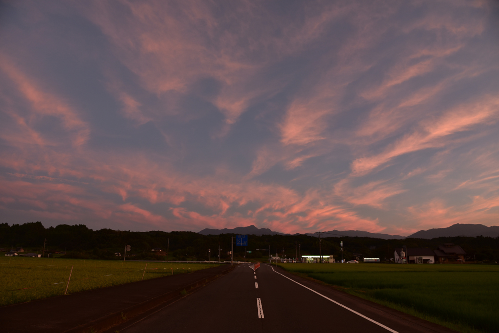 茜雲の彼方～祖母傾山を望んで～
