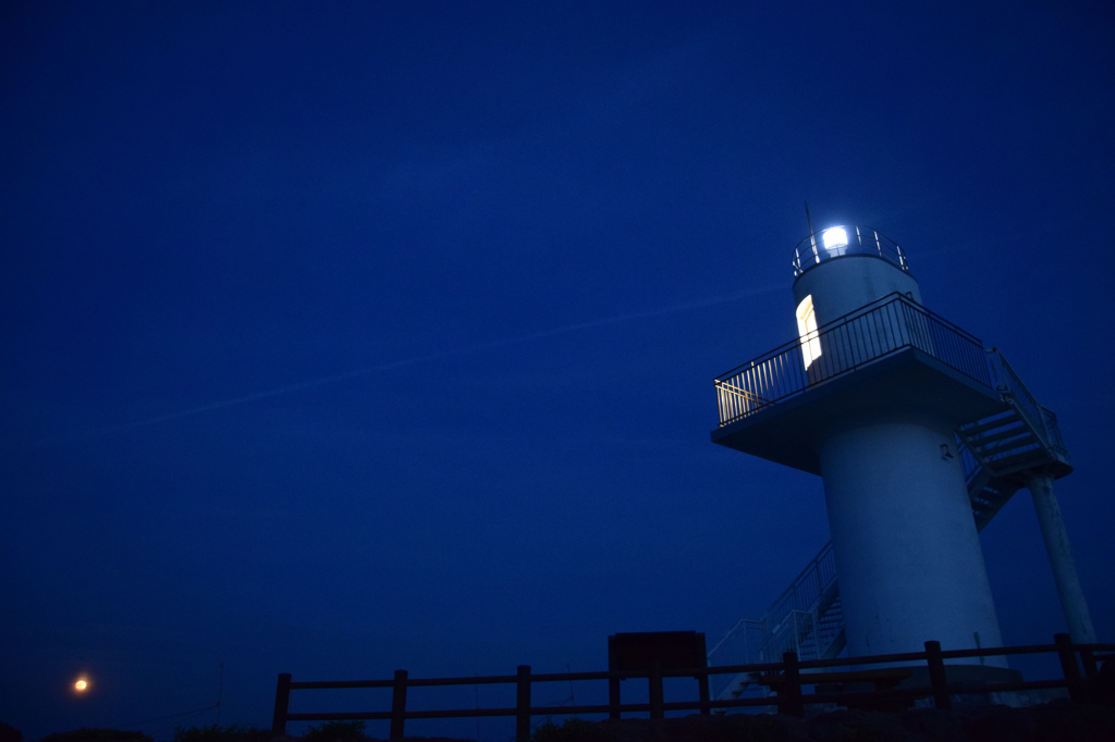 大婆鼻灯台とお月さま