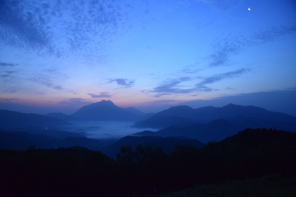  蛇越峠の夜明け