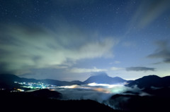 蛇越の雲海と星空