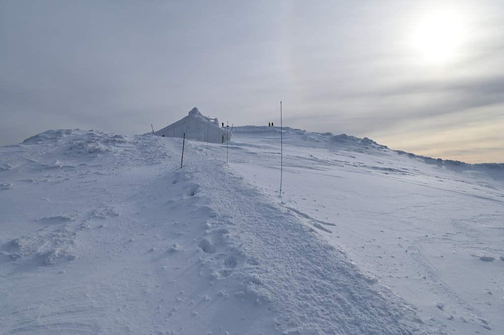 雪山を登る