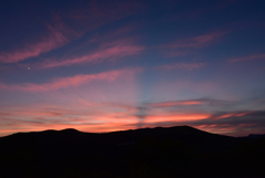 山並みから夕焼けを望んで