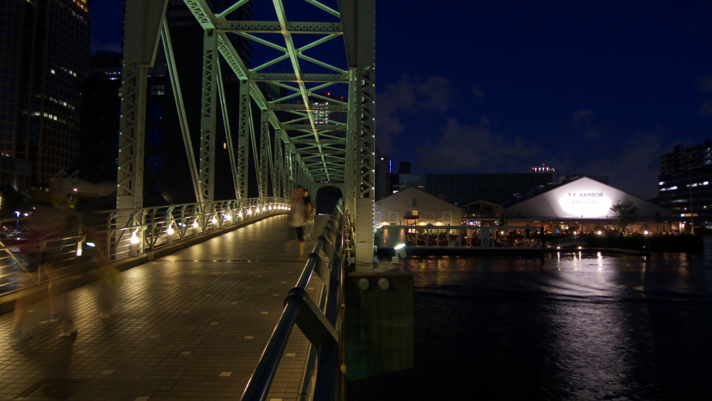 湾岸の夜