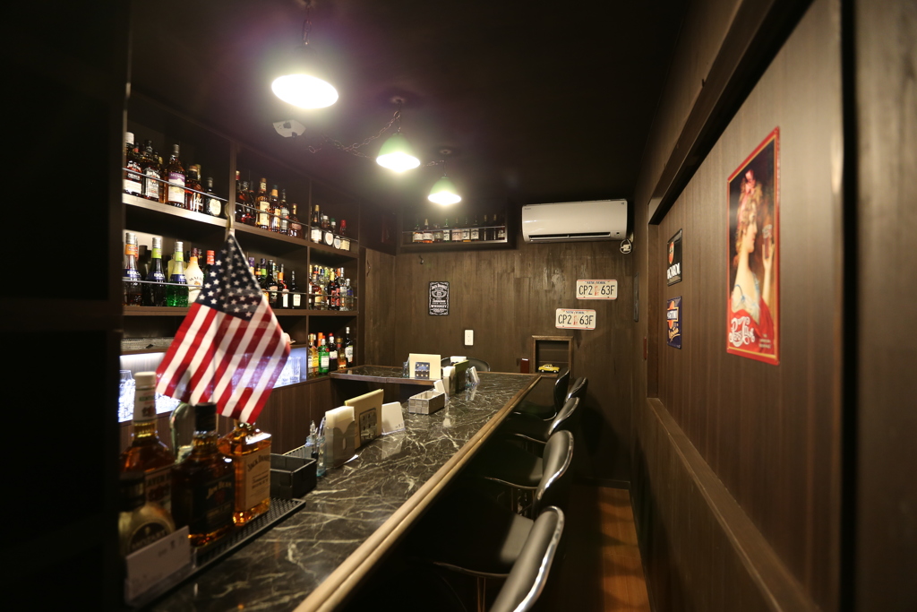 近所のBAR8