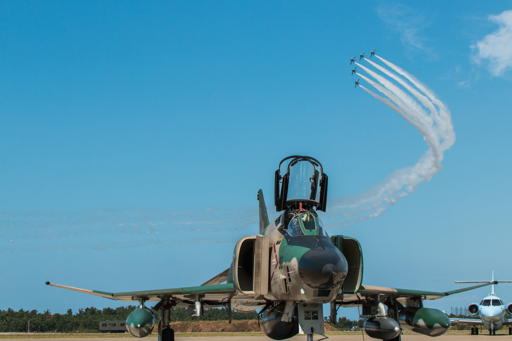 RF-4Eとブルーインパルス