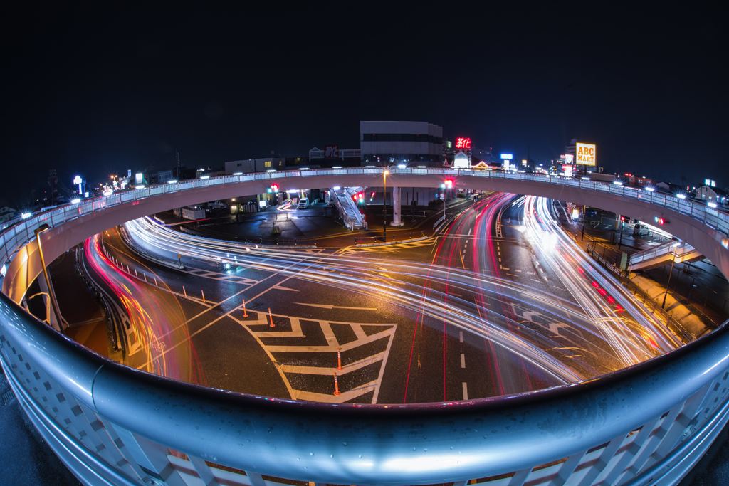 丸い歩道橋。。。