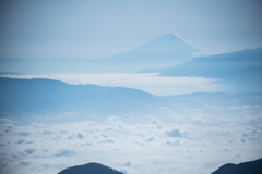 雲の彼方に