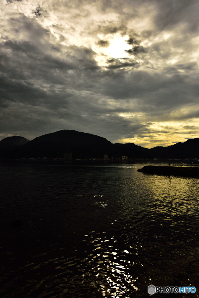 梅雨の朝に内浦