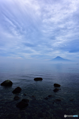 朝靄の駿河湾