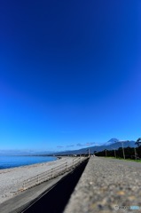 梅雨明けの空と海と