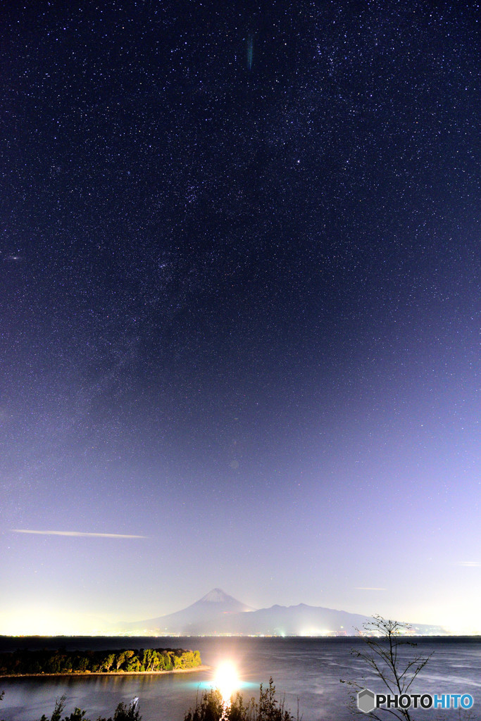 富士山と釣り船と星景