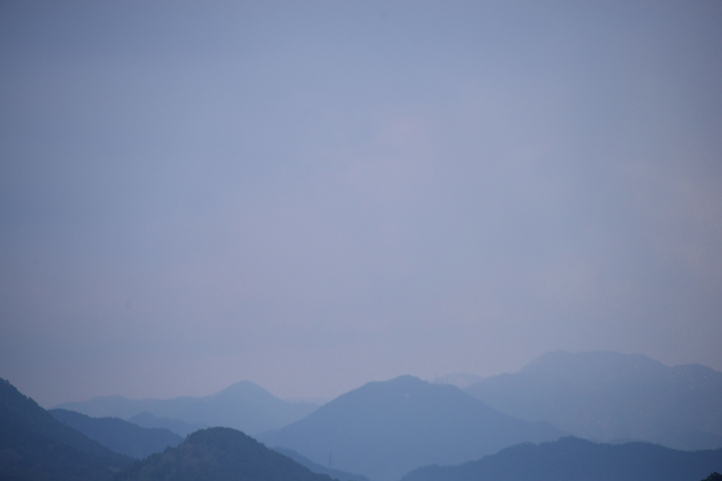 青い山