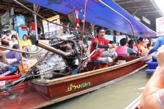 Damnoen Saduak Floating Market