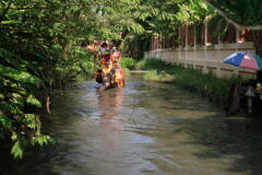 Chang Puak Camp Damnoensaduak