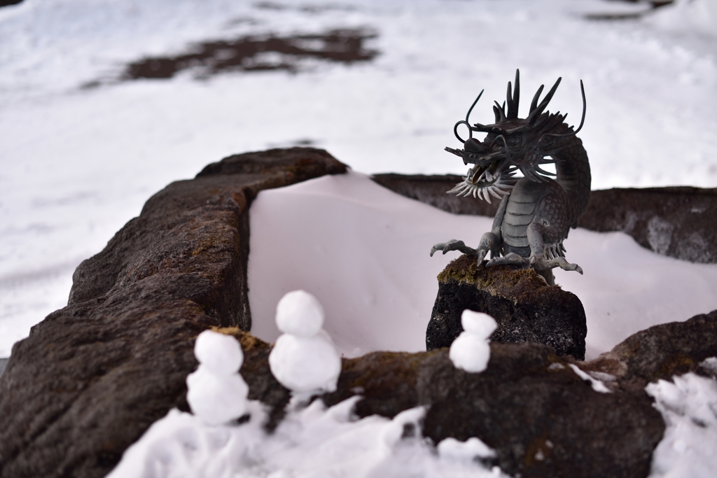 雪だるま×3　ＶＳ　龍