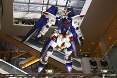 行け、ガンダム！